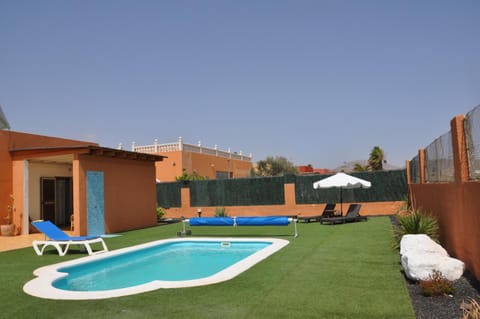ECO Villa White Suite with climatized pool Villa in Maxorata