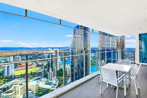 Day, Balcony/Terrace, On site, City view, Landmark view, Mountain view, River view