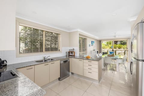 Aqua Lagoon - Great Family Beach Getaway House in Nelson Bay