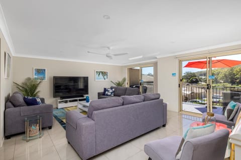 Aqua Lagoon - Great Family Beach Getaway House in Nelson Bay