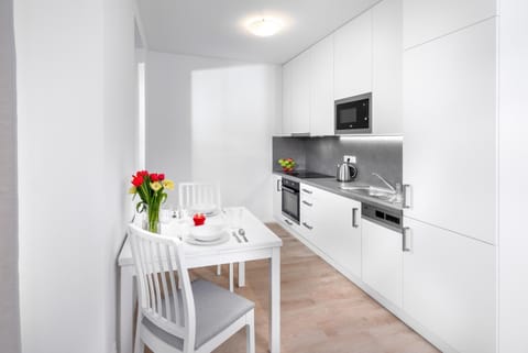 Kitchen or kitchenette, Seating area