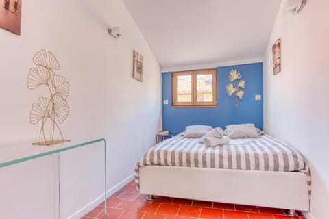 LE GILLY 6 - F3 EXCEPTIONNEL, VUE MER, MODERNE, CLIMATISATION, Vieux-Nice Apartment in Nice