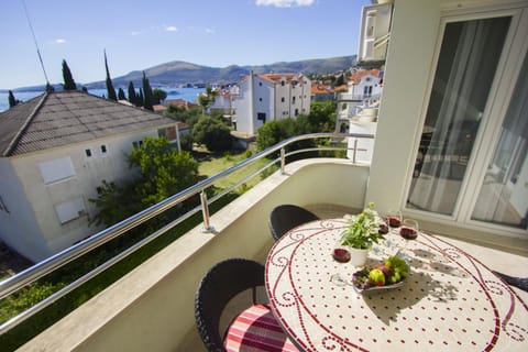 Apartments Paradise Eigentumswohnung in Okrug Gornji