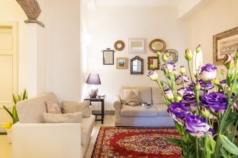 Living room, Decorative detail