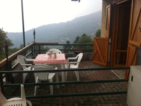 Balcony/Terrace, Mountain view