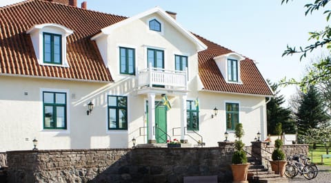 Property building, Day