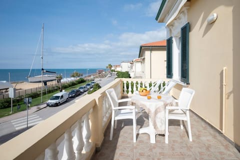 Natural landscape, Balcony/Terrace, Sea view