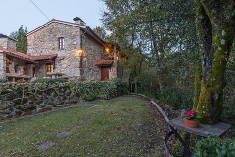 Nearby landmark, Facade/entrance, Neighbourhood, Natural landscape, Garden, Balcony/Terrace, Autumn, Sunset