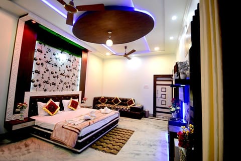 Taj Square A luxurious family homestay Vacation rental in Agra