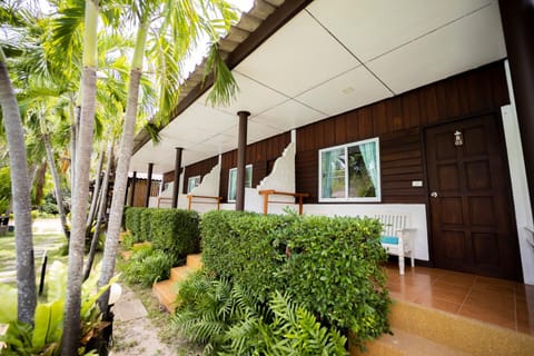 Property building, Balcony/Terrace, Swimming pool