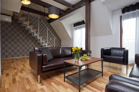 Living room, Photo of the whole room, Decorative detail, Seating area