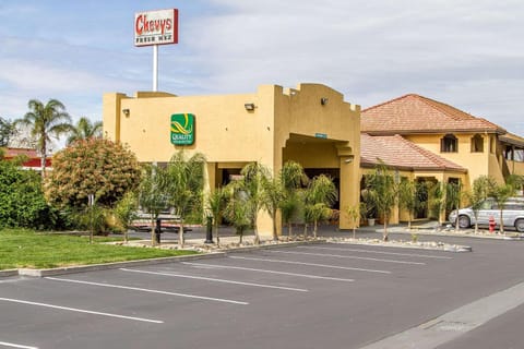 Property building, On site, Location, Parking