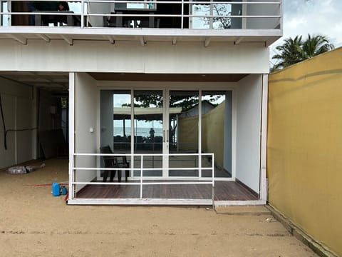 Property building, Day, Balcony/Terrace