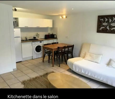 Appartement lumineux avec balcon au coeur de Paris Apartamento in Paris