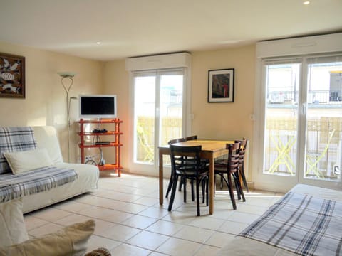 Living room, City view, Landmark view