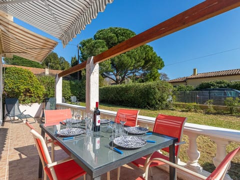 Holiday Home La Pitchoune by Interhome House in Six-Fours-les-Plages