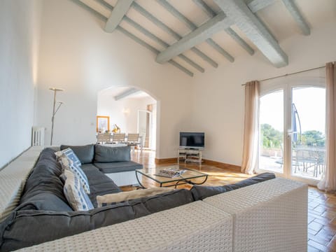 Holiday Home L'Escarpe des Arbousiers - AGU275 by Interhome House in Roquebrune-sur-Argens