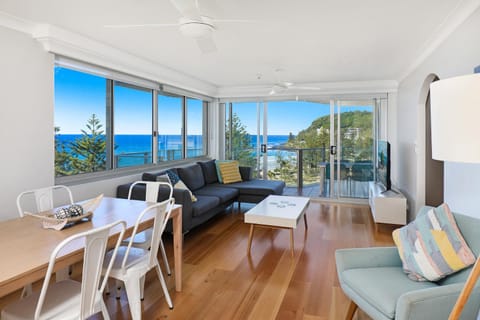 Pacific Regis Beachfront Holiday Apartments Aparthotel in Burleigh Heads