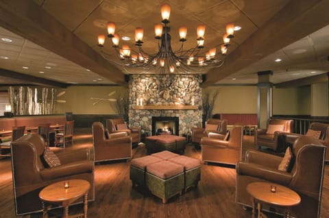 DoubleTree by Hilton Chicago - Arlington Heights Hotel in Arlington Heights