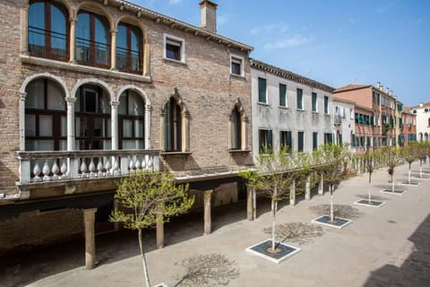 City view, Quiet street view