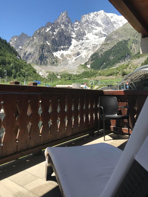 Balcony/Terrace, Photo of the whole room, Mountain view