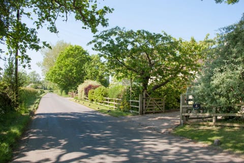 Larkrise Cottage Bed And Breakfast Bed and Breakfast in Wychavon District