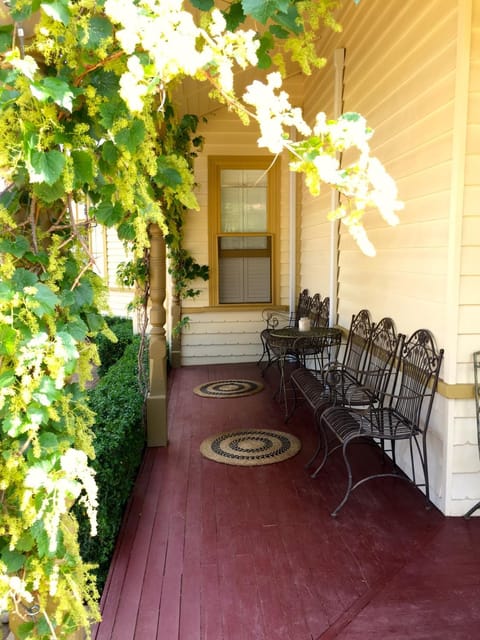 Goldenray Bed and Breakfast in Castlemaine