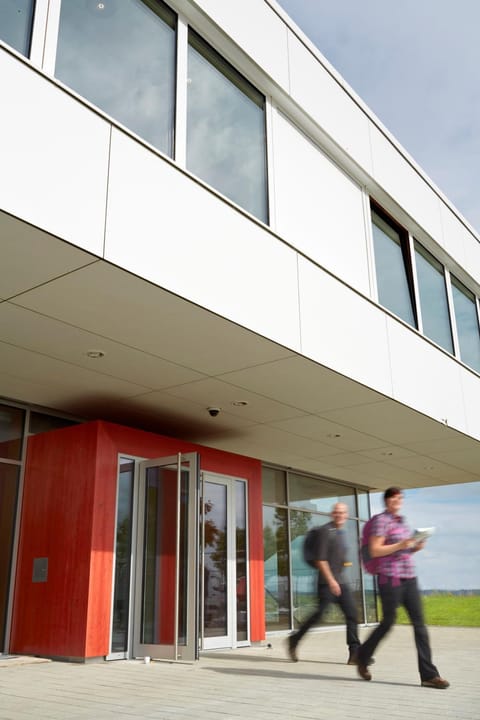 Facade/entrance, People, group of guests