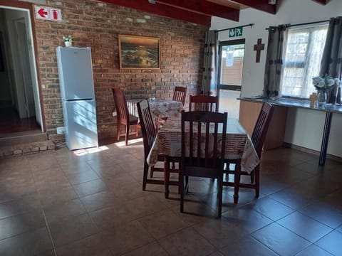 Kitchen or kitchenette, Dining area, Communal kitchen