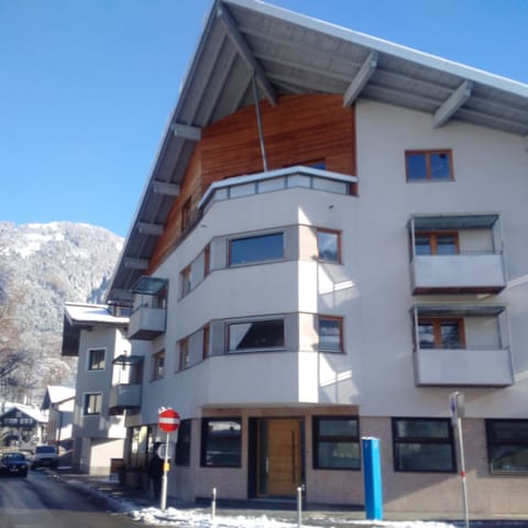 Facade/entrance, Winter