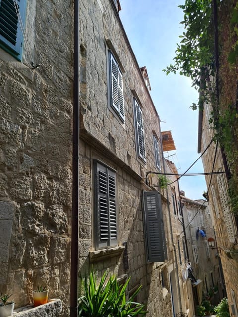 Property building, Day