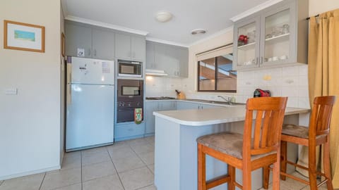 14 Lansell Road, Cowes Condominio in Cowes