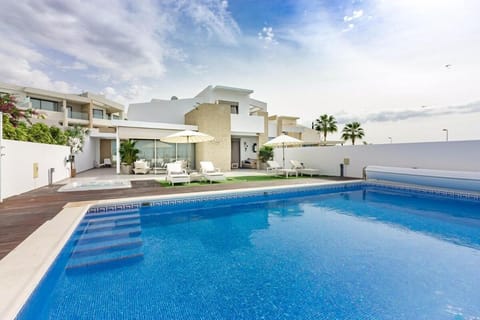 Day, Pool view, Swimming pool, sunbed