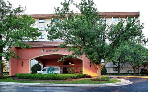 Embassy Suites by Hilton Chicago Schaumburg Woodfield Hotel in Rolling Meadows