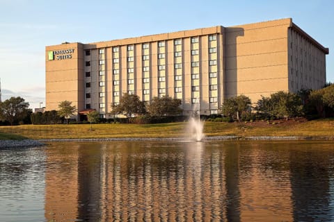 Embassy Suites by Hilton Chicago Schaumburg Woodfield Hotel in Rolling Meadows