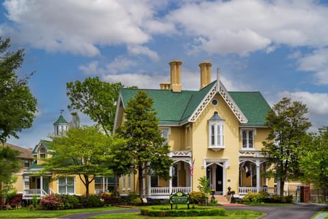 Inn at Woodhaven-In the Heart of the Bourbon Trail-Over 12 Distilleries Nearby Bed and Breakfast in Saint Matthews