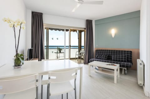 Bed, Balcony/Terrace, Living room, Dining area