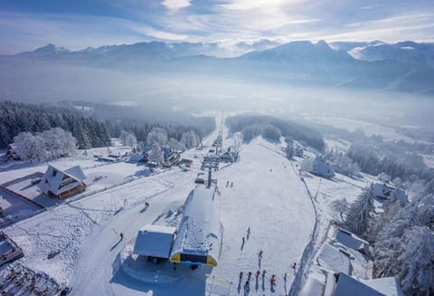 Nearby landmark, Day, Winter, Skiing