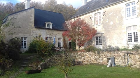 Manoir de La Fontaine Du Chêne Alojamiento y desayuno in Gennes-Val-de-Loire