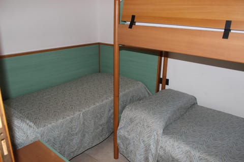 Bed, Bedroom, bunk bed