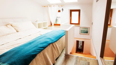 Spring, Bed, Day, Photo of the whole room, Bedroom, On site, Family