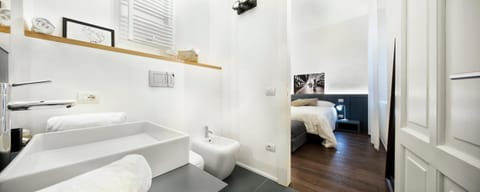 Emilia Suite Express Bed and Breakfast in Modena