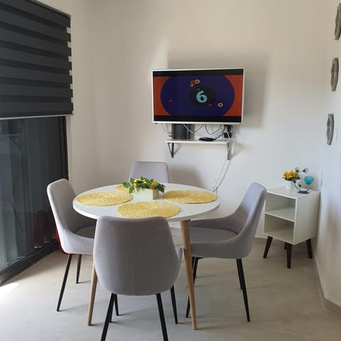 TV and multimedia, Dining area