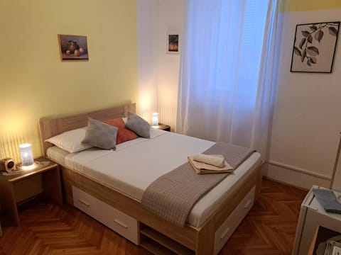 Photo of the whole room, Bedroom