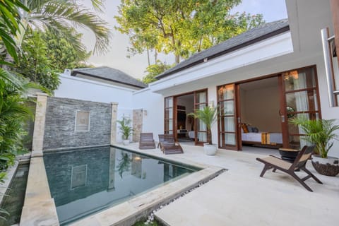 Property building, Swimming pool