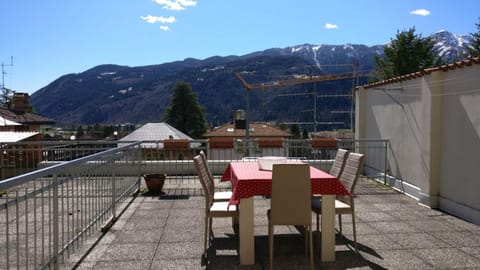 Balcony/Terrace, Mountain view