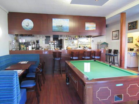 Billiard, Lounge or bar