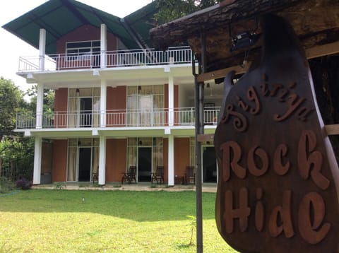 Sigiriya Rock Hide Bed and Breakfast in Dambulla