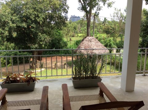 Sigiriya Rock Hide Bed and Breakfast in Dambulla