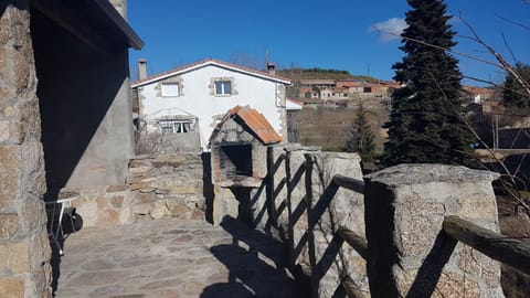 La Puente 9 de Gredos House in Extremadura, Spain